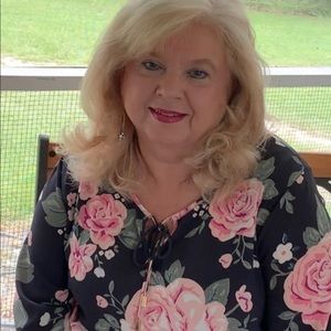 Meet your Posher, Debbie